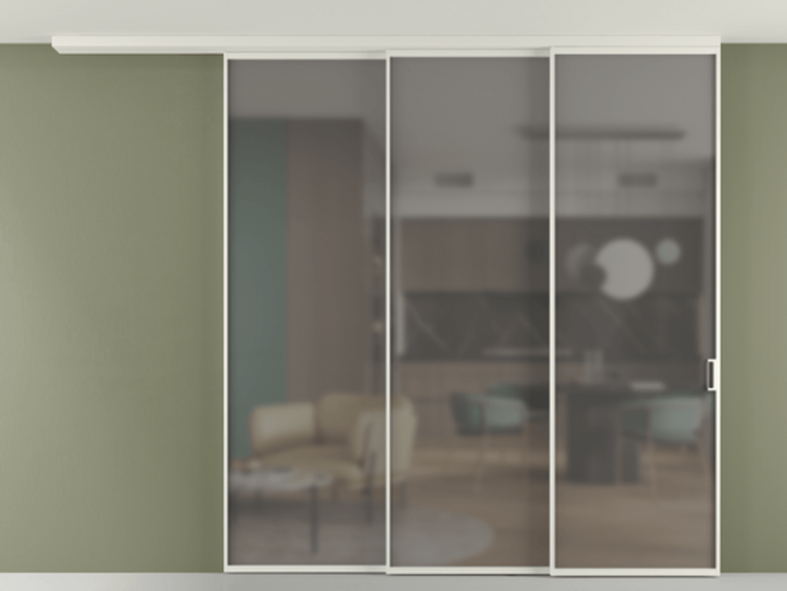 Перегородка Формато вдоль стены на потолок 3 створки с синхронным механизмом АЛПР 040.01 Алюминий Белый Сатинированное серое стекло, триплекс Цена 363632 ₽ | Volhovec